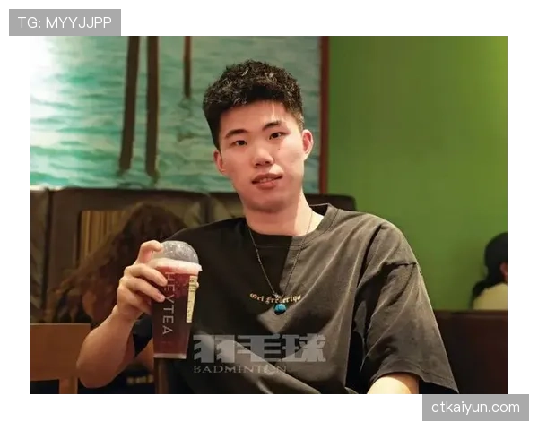 翁泓阳训练完直接啃鸡腿？这自律和放纵切换也太丝滑了
